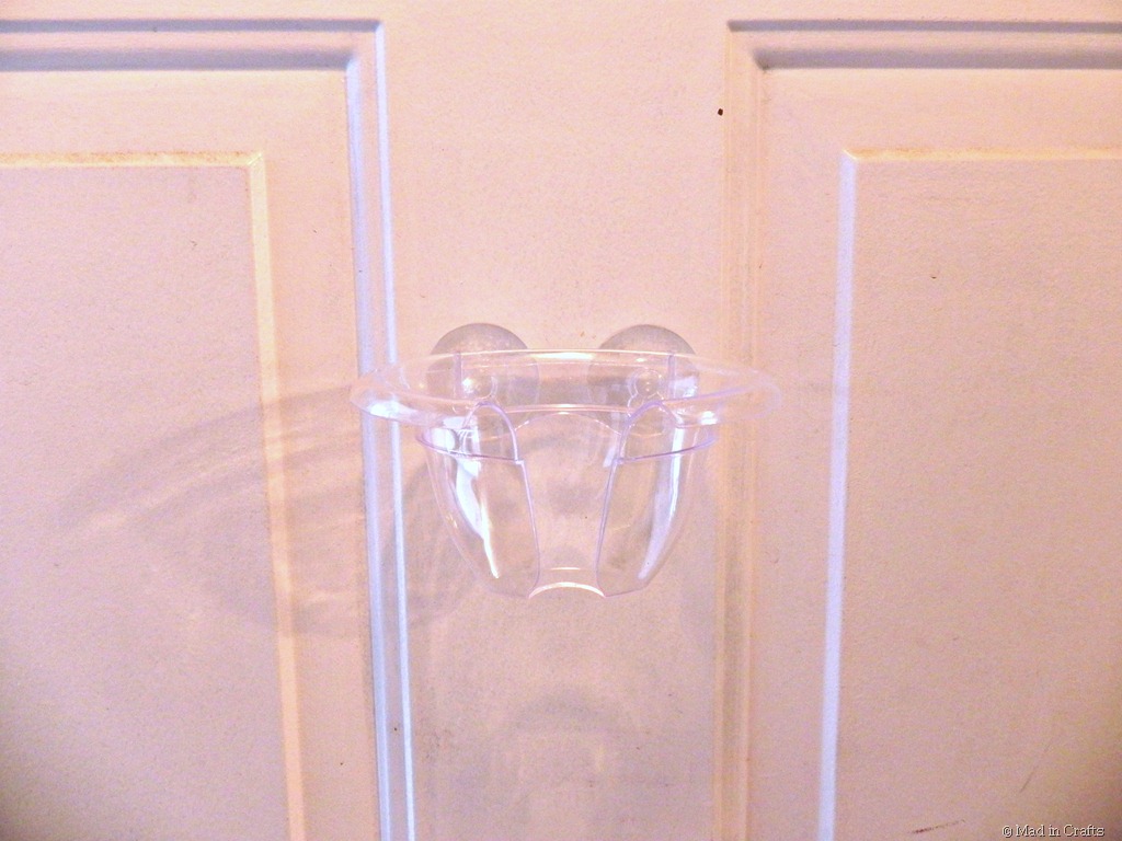 [suction-soap-holder-to-the-door3.jpg]