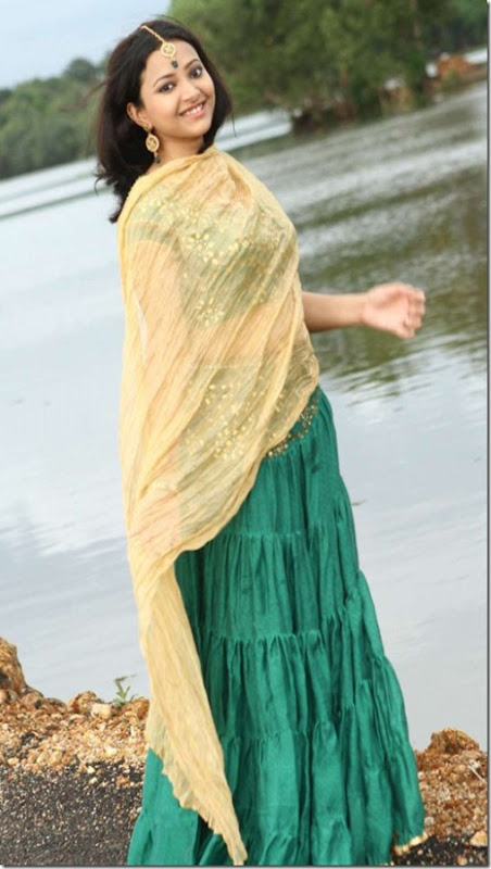 Actress Swetha Basu in Chandamama Movie New Stills