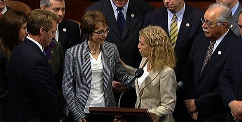 [AP_giffords_congress_resignation_480_eng_25jan12%255B2%255D.jpg]