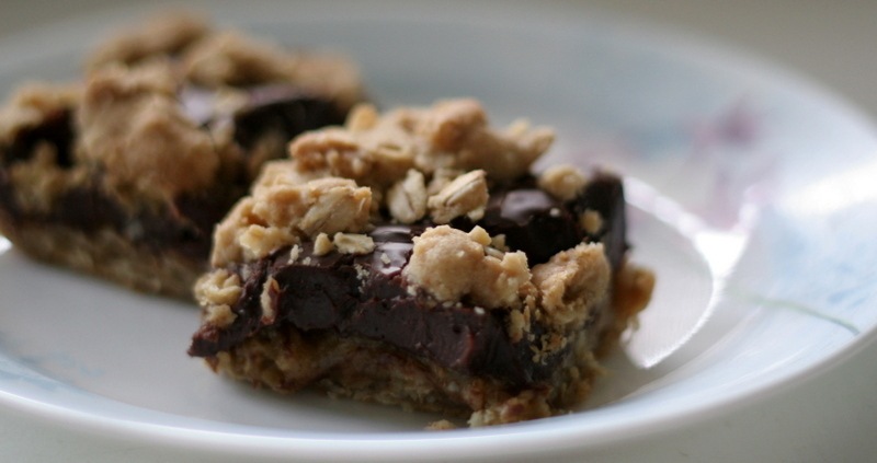 [oatmeal%2520fudge%2520crumble%2520bars%255B1%255D.jpg]