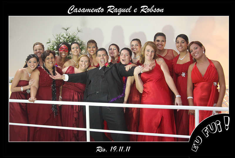 Fotos de Raquel e Robson - 19.11.11. Foto numero 19 da Social Click Fotografia Digital, do Rio de Janeiro, RJ, que faz fotos divertidas, fotos malucas, fotos com fantasias, fotos na hora, fotografia maluca, fotografia divertida com molduras personalizadas. foto divertida digital social click expressa album de assinatura ao vivo brinde fotos divertidas malucas maluca animadas animado fantasia fotografa rio fotógrafo casamento casamentos montagens