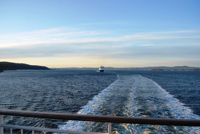 [2011-11-26%2520Ships%2520and%2520Fiord%255B3%255D.jpg]