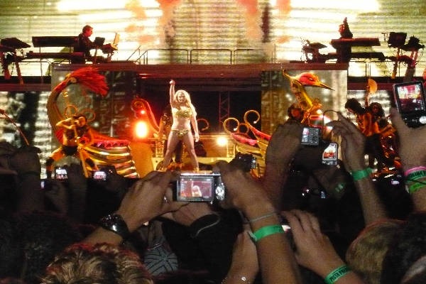 [Britney-Spears-Femme-Fatale-Tour-S%25C3%25A3o_Paulo%255B3%255D.jpg]