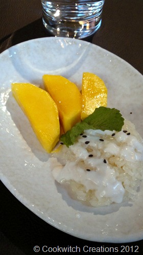 Sticky coconut rice with fresh Asian mango