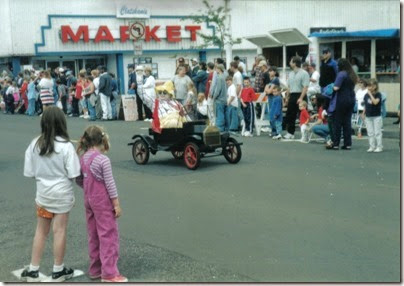 08 Astoria Clowns in the Clatskanie Heritage Days Parade on July 4, 1999