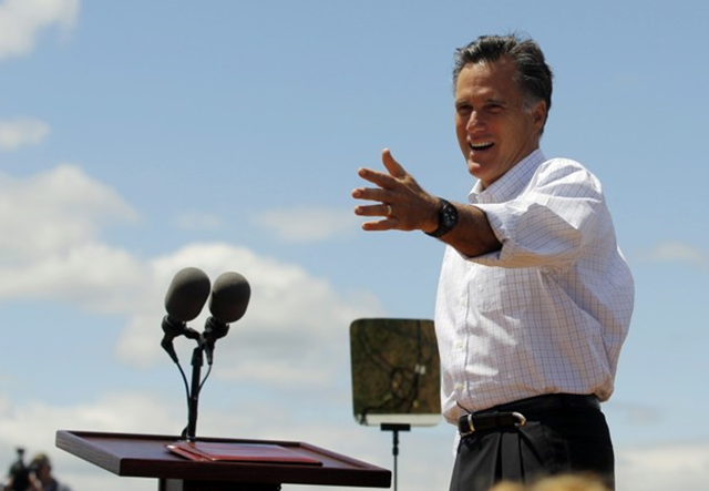 Former Massachusetts governor Mitt Romney announces that he is formally entering the race for the 2012 Republican U.S. presidential nomination in Stratham, New Hampshire, 2 June 2011. Brian Snyder / Reuters