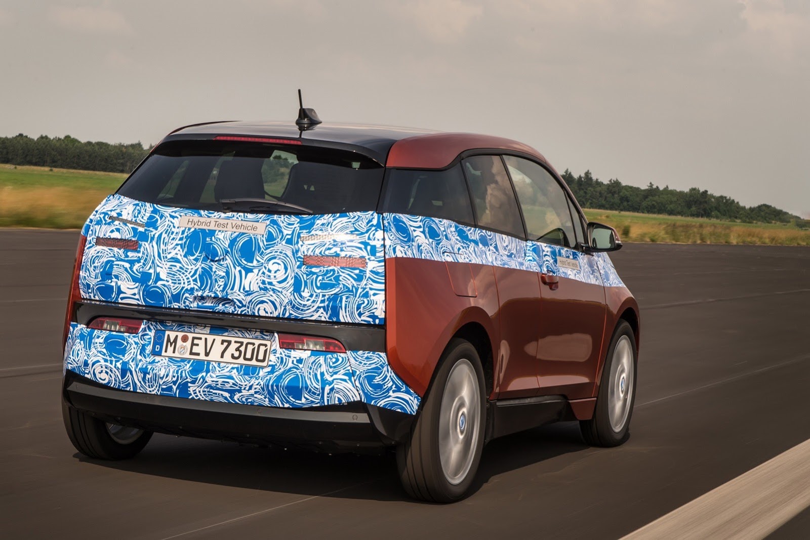 2014-BMW-i3-11%25255B2%25255D.jpg