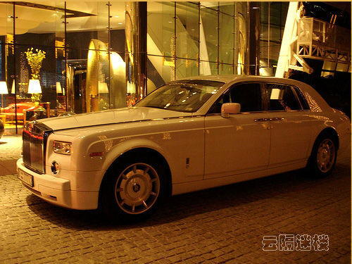 Taxi in Dubai: MW 745, Mercedes-Benz 600, Mercedes-Benz E240 Wagon, Porsche Cayenne, Porsche GTS, Toyota RAV4, Lamborghini