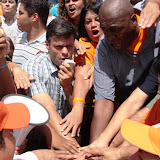 (30 junio 2010) Activistas de Voluntad Popular de sectores populares de Caracas y el estado Miranda protestaron a las afueras de la sede principal de PDVSA para expresar su indignación ante la existencia de alimentos podridos y exigir el encarcelamiento del Ministro Ramírez como principal culpable de los hechos Protesta en la sede principal de PDVSA
