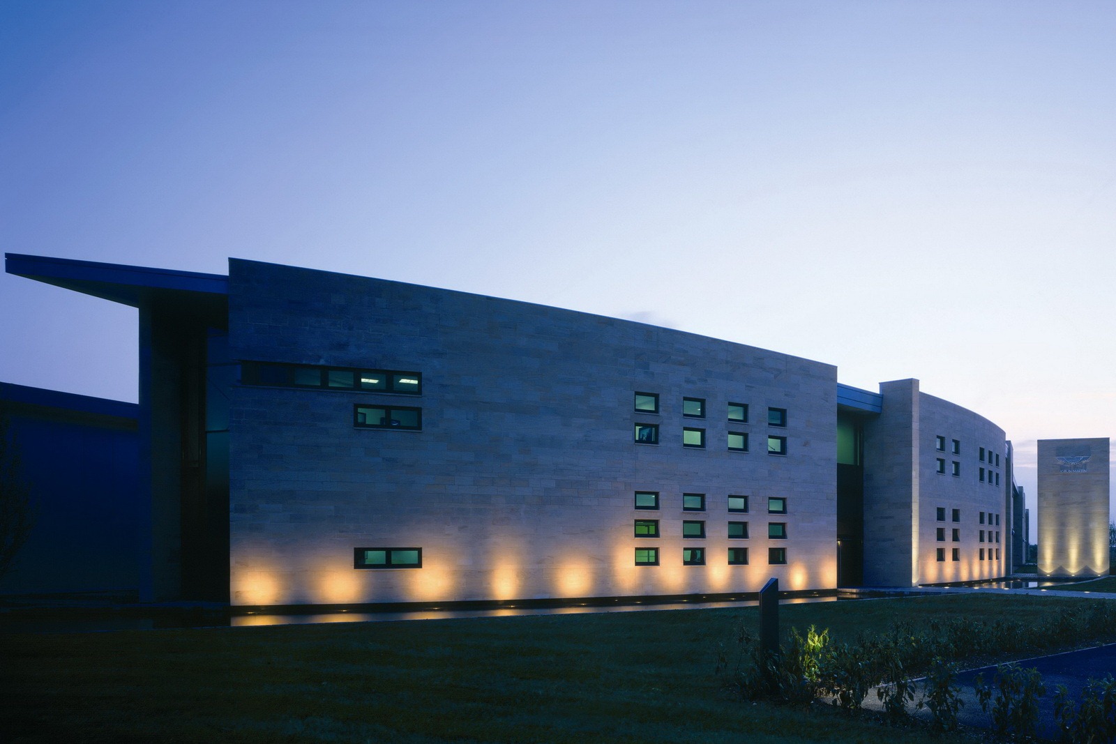 [Aston-Martin-Gaydon-Plant-2%255B3%255D.jpg]