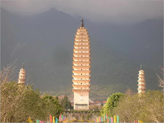 550px-Three_Pagodas_7 550px-Three_Pagodas_7
