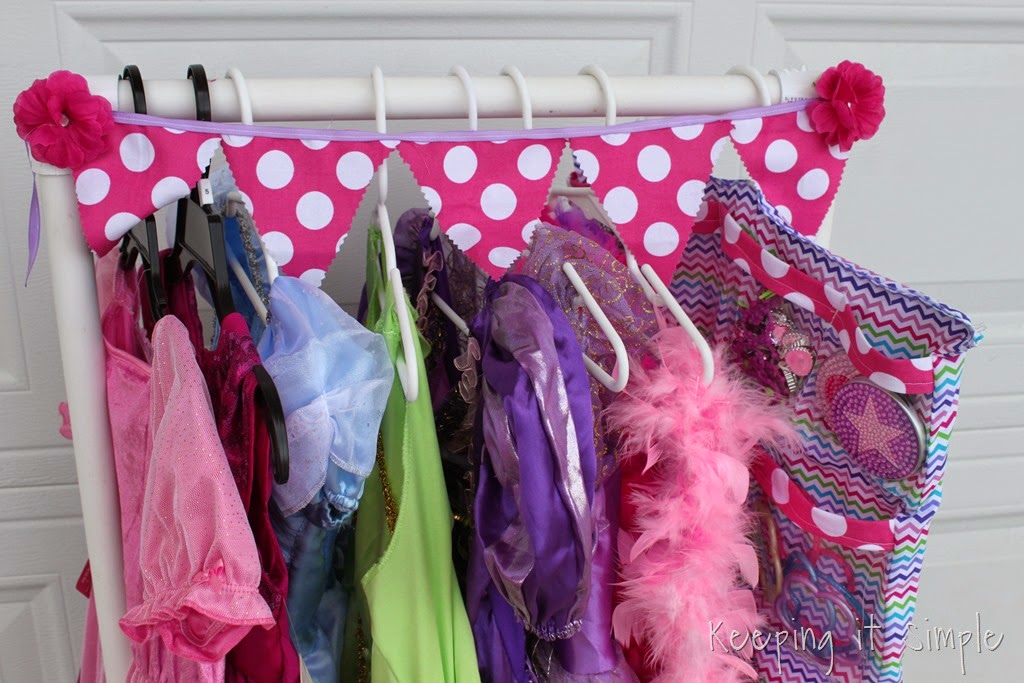 [DIY%2520Little%2520Girls%2520Dress%2520Up%2520Station%2520%2520%252838%2529%255B3%255D.jpg]