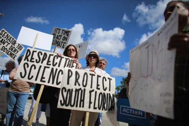 Protesters gather near the office of US Republican Senator Marco Rubio to ask him to take action to address climate change on 13 August 2013 in Miami, Florida. Photo: AFP