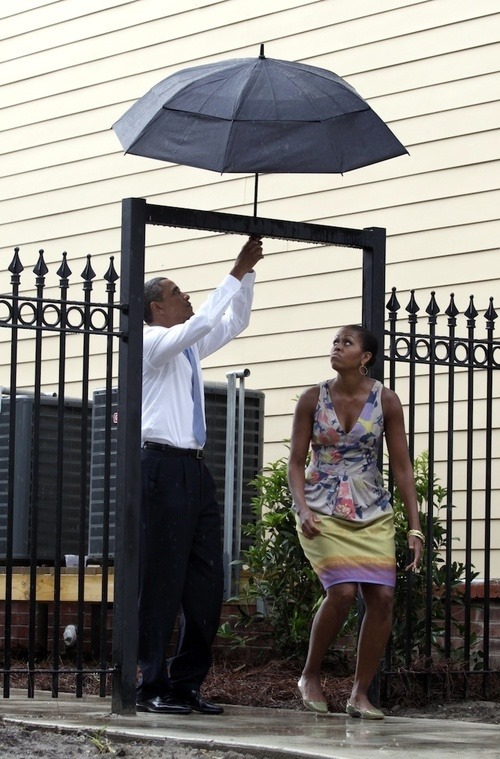 [obama-umbrella%255B1%255D.jpg]
