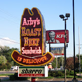 MN-Roseville_Snelling-Ave-N_2105_2010-08-15_Arbys_Sign_001.jpg
