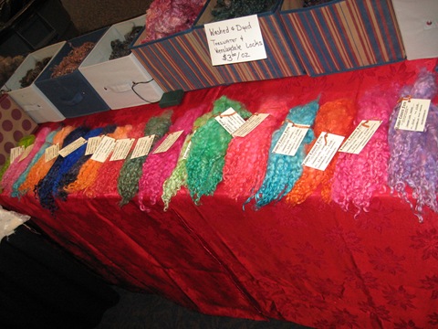 [20111203ARFiberArtsEx425.jpg]