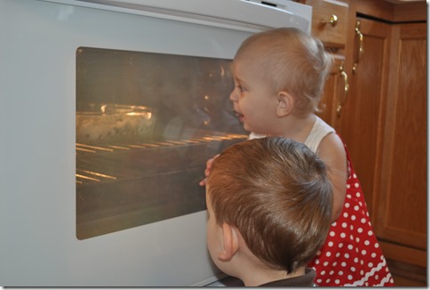 blueberry lemon dump cake, blueberry cake, kids in the kitchen, cooking with kids, blueberry lemon cake