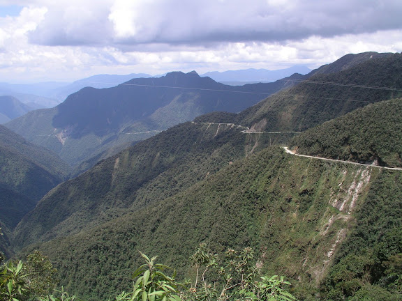 La route à 3000 m d'alt. vers Coroico (Bolivie), 28 janvier 2004. Photo : J. F. Christensen