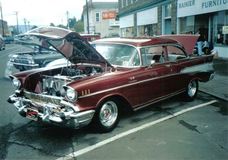 [048-4-1957-Chevrolet-in-front-of-Ell.jpg]