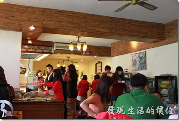 花蓮-理想大地渡假村-里拉西餐廳內的裝潢也是採白牆與原木的色系裝潢。