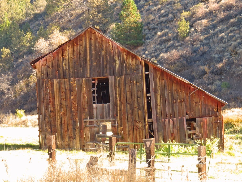 [Northern-California-Barn-CrystalHarl%255B1%255D.jpg]