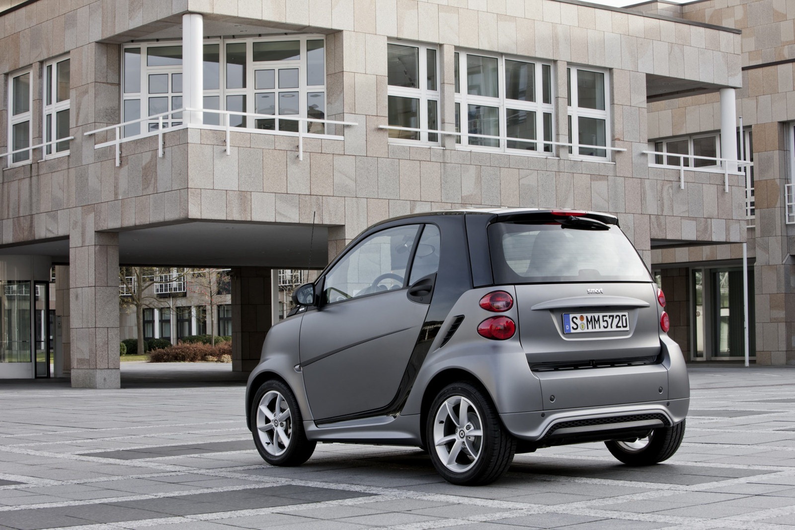 Smart-Fortwo-2012-14[2].jpg