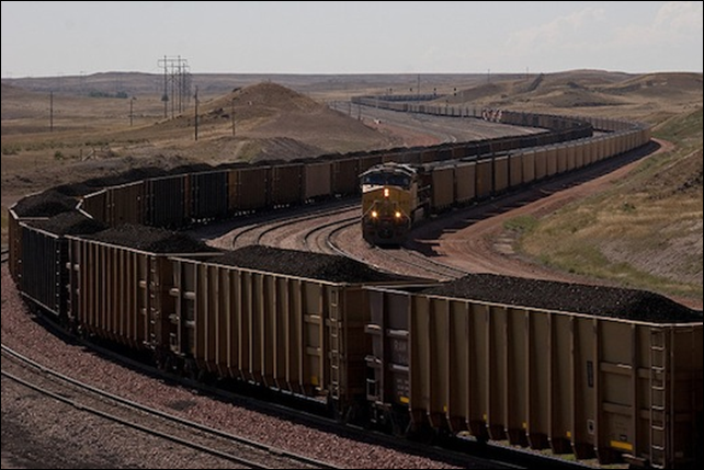 Giant coal trains near North Antelope Rochelle Mine, 5 September 2009. Photo: Kimon Berlin / flickr