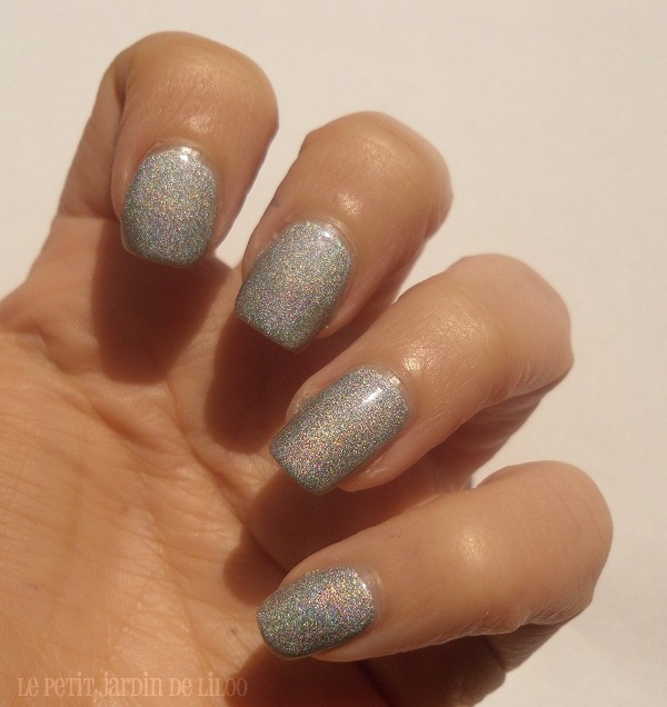 06-17-cosmetics-holo-silver-nail-polish-review-swatch