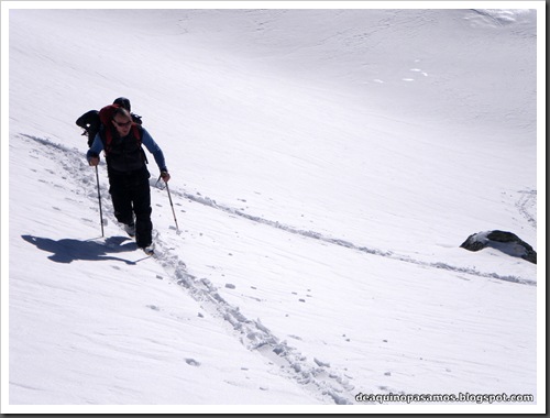 Canal Central SO 200m 50º con esquis (Pico de la Montañeta 2552m, Benasque, Pirineos) (Isra) 3324