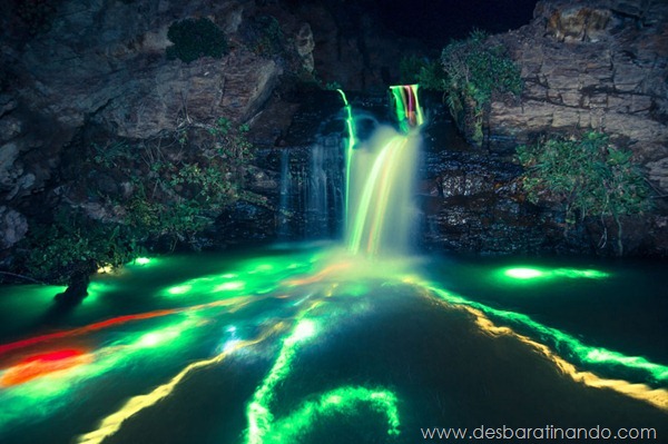 glow-sticks-dropped-into-waterfalls-lenz-abildgaard-arco-iris-luz-cachoeira-desbaratinando (1) glow-sticks-dropped-into-waterfalls-lenz-abildgaard-arco-iris-luz-cachoeira-desbaratinando (1)