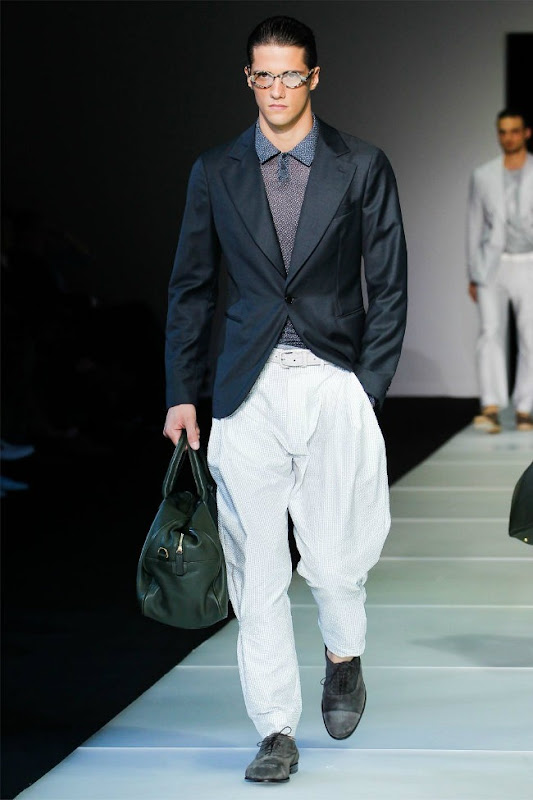 Milan Fashion Week Primavera 2012 - Giorgio Armani (24)