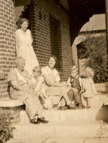 [Hannah%2520Hansen%252C%2520Mabel%2520Smith%2520%2526%2520Nellie%2520Smith%255B6%255D.jpg]