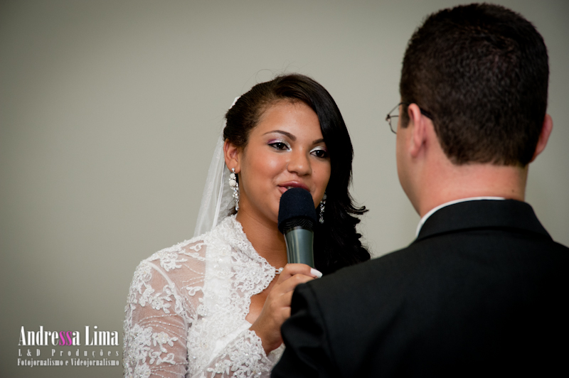 Fotos de Casamento Nívia e Daniel. Foto numero 19 do estudio L&D Producoes, do Rio de Janeiro, RJ. Andressa Lima e equipe fazem fotos de casamento (fotografias de casamentos), fotos de making-of (making of de noiva), fotos de eventos sociais, fotos de casal (ensaios fotograficos de e-session), videos de casamento (filmagem de casamentos), videos de making-of e videos de eventos sociais. Fotojornalismo e videojornalismo no Rio de Janeiro, RJ. Cerimônia Nívea e Daniel 07.01.2011 fotos casamento rio de janeiro fotografias casal rj foto eventos noiva ensaio fotografico book crianças paisagens fotografia gestante fotografos profissionais