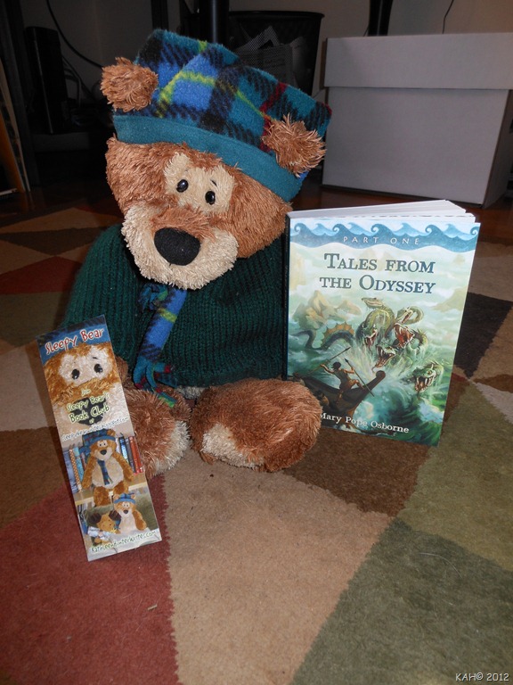 [Sleepy%2520Bear%2520Selects%2520a%2520Book%255B10%255D.jpg]