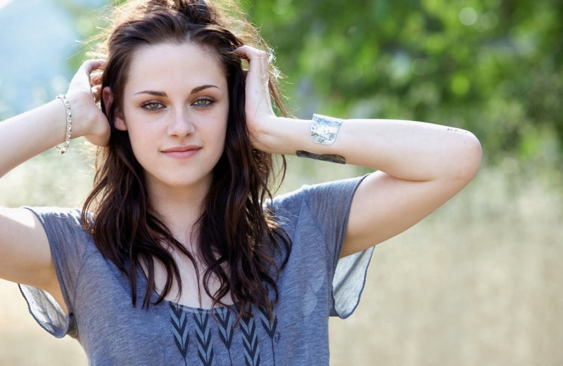 36212-kristen-taylor-ew-outlikes-01-122-256lo.jpg Kristen Stewart