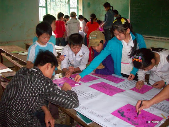 Students of Yen Dinh Middle School sketching human impacts and solutions for protecting the Tonkin Snub-nosed Monkey.