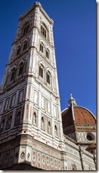 Der 82 m hohe Glockenturm Campanile von Giotto