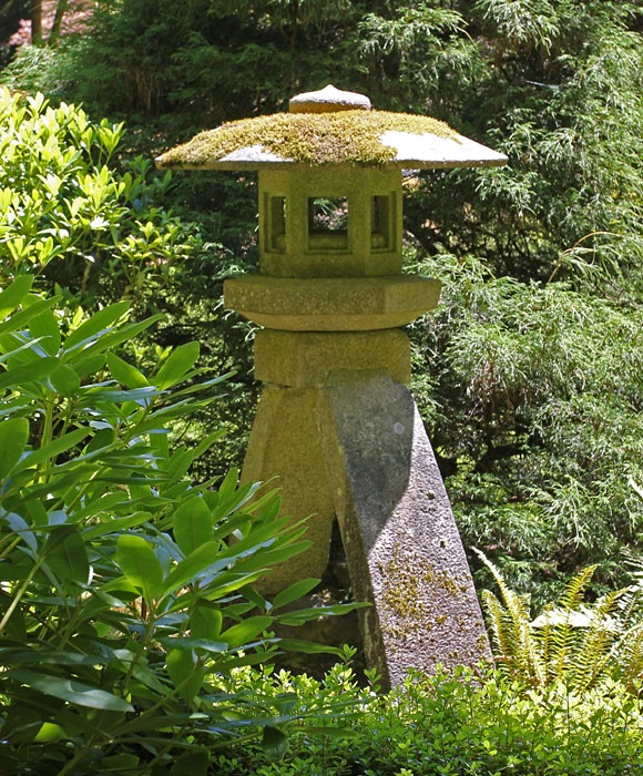 [100726_Portland_Japanese_Garden_HarpTunerLantern.jpg]