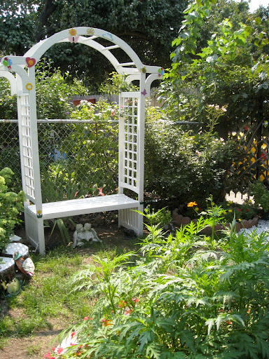 Grace, the gardener, maintains beds and lawn on either side of her casita and works a lot with the resident children who love to spend time in her garden.
