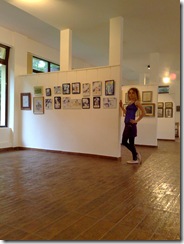 Corina Chirila la expozitia de grafica din pavilionul B din Herastrau Corina Chirila la expozitia de grafica din pavilionul B din Herastrau
