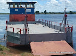 La barge de Kasenga immobilisée au bord de la riviere Luapula, ce 22/03/2011. Photo Radio Okopi/Munanga