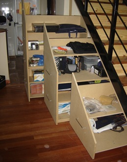 Muebles y Maderas: Muebles bajo escalera