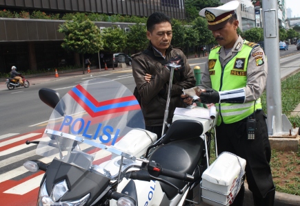 Denda Tilang Berdasar UU LAJ No. 22 Tahun 2009 Denda Tilang Berdasar UU LAJ No. 22 Tahun 2009