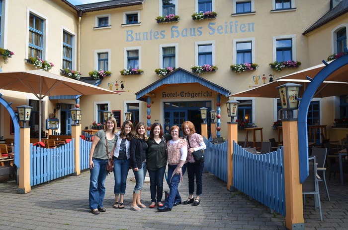 [ladiesatthehotel2.jpg]