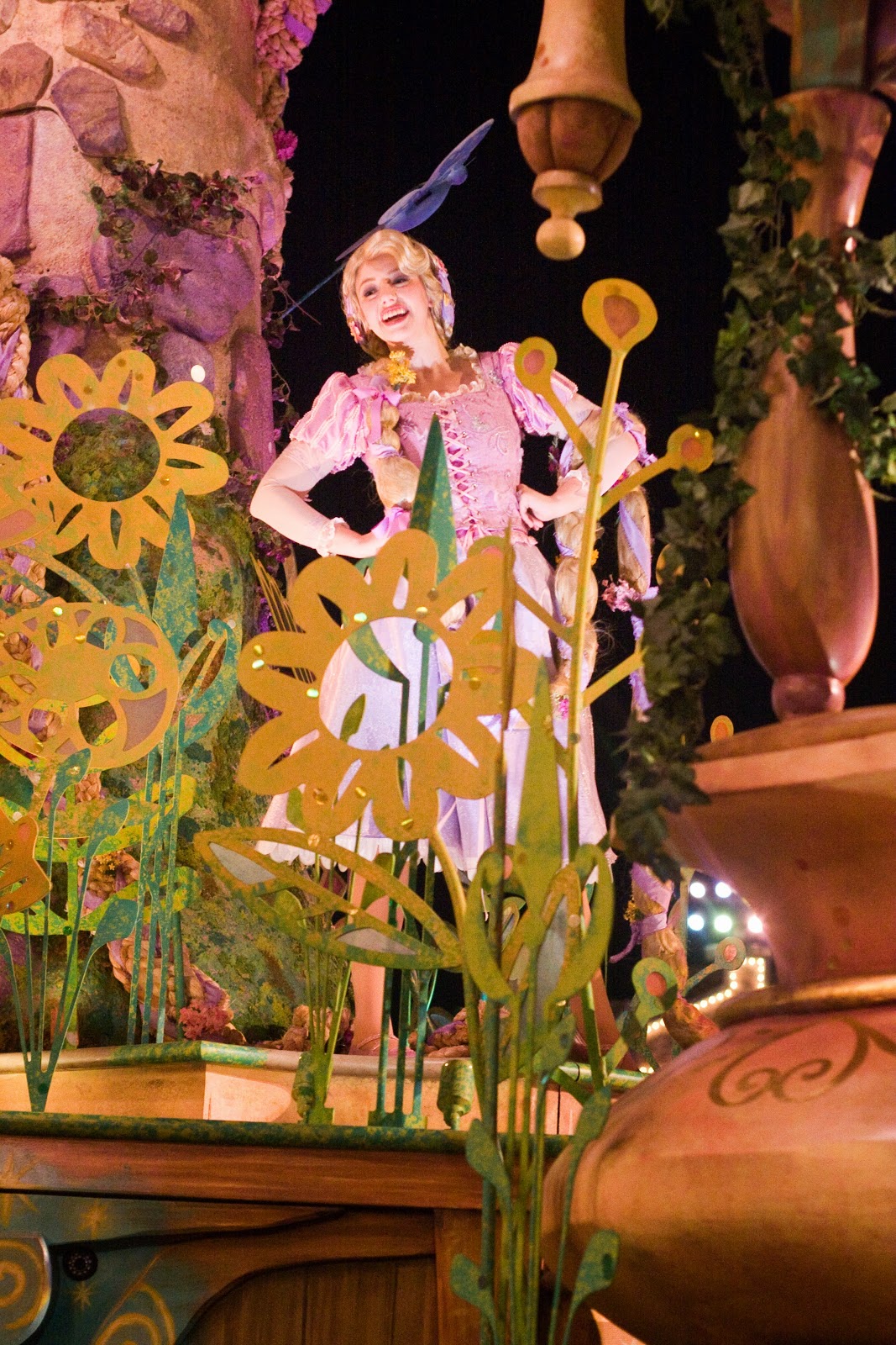 [soundtastic%2520parade%2520rapunzel%255B3%255D.jpg]