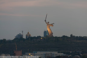 Мамаев Курган на закате