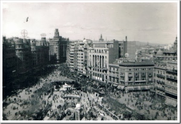 VALENCIA EN FALLAS Plaça de l'Ajuntament, 1950 VALENCIA EN FALLAS Plaça de l'Ajuntament, 1950