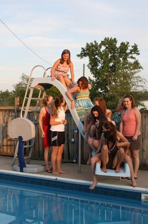 biblestudygirlsswimparty 094
