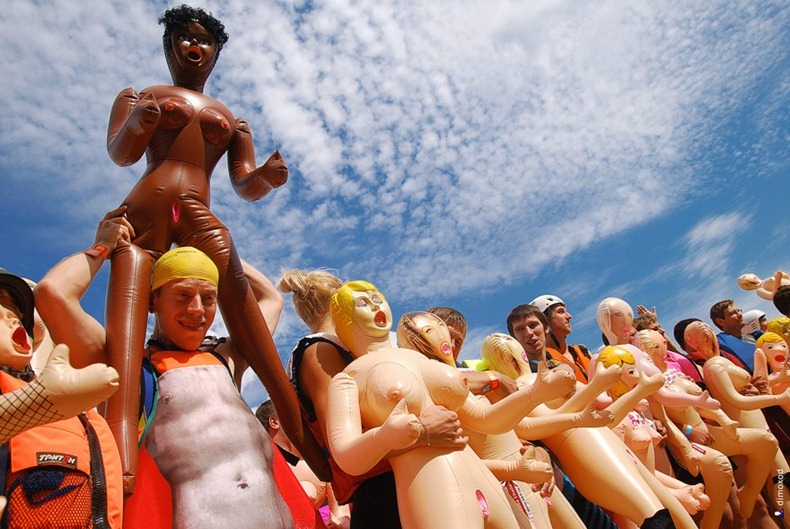 sex-doll-rafting1