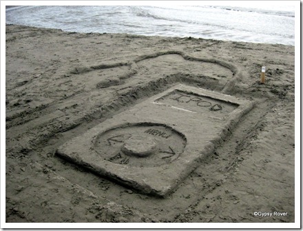 I Pod at the Himatangi beach sand sculpture competition.